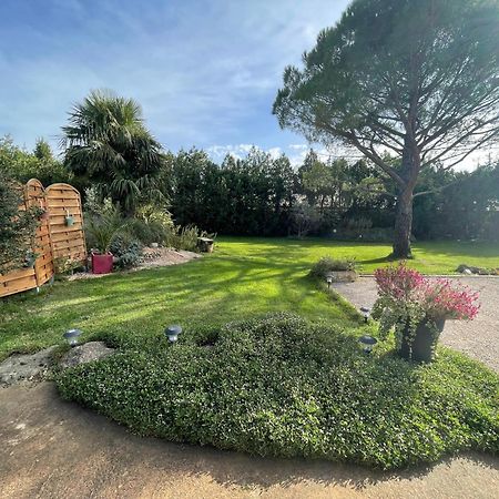 Bed and Breakfast Mas De La Butte Blanche Orgon Esterno foto