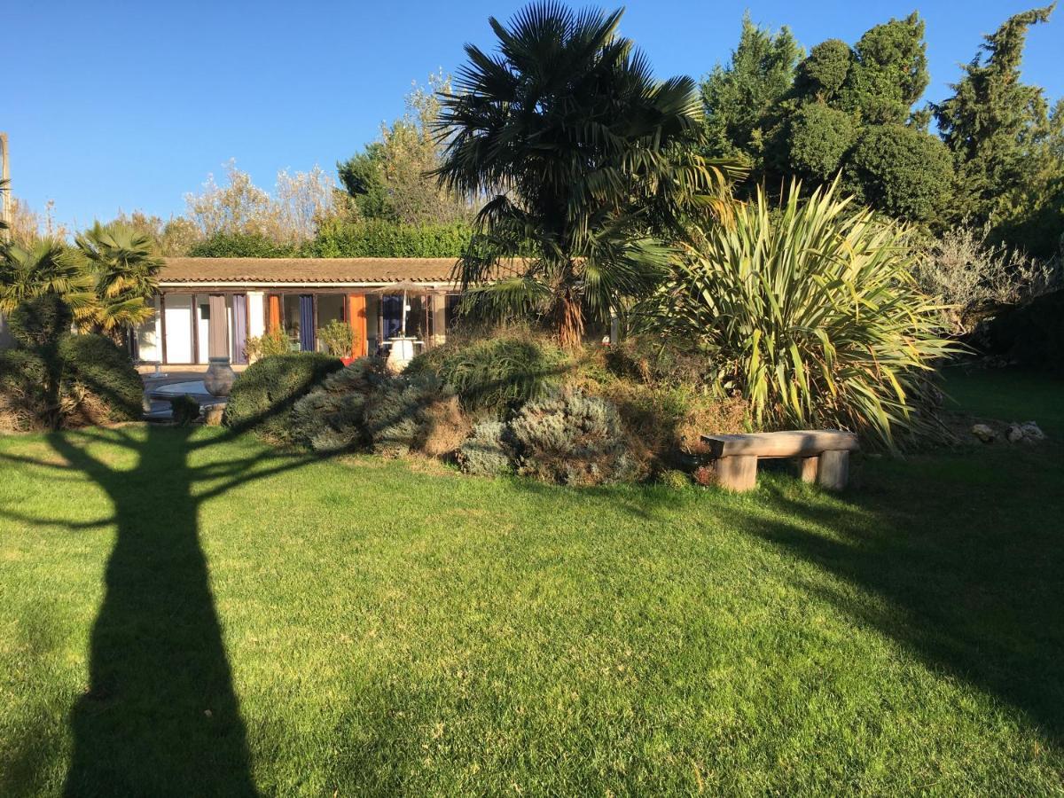 Bed and Breakfast Mas De La Butte Blanche Orgon Esterno foto