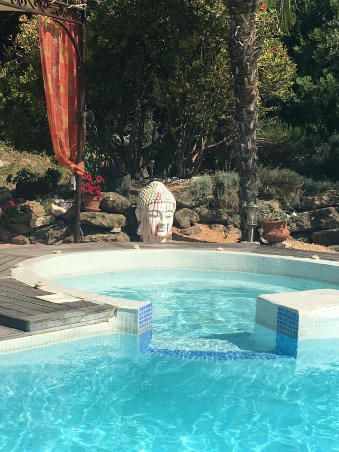 Bed and Breakfast Mas De La Butte Blanche Orgon Esterno foto