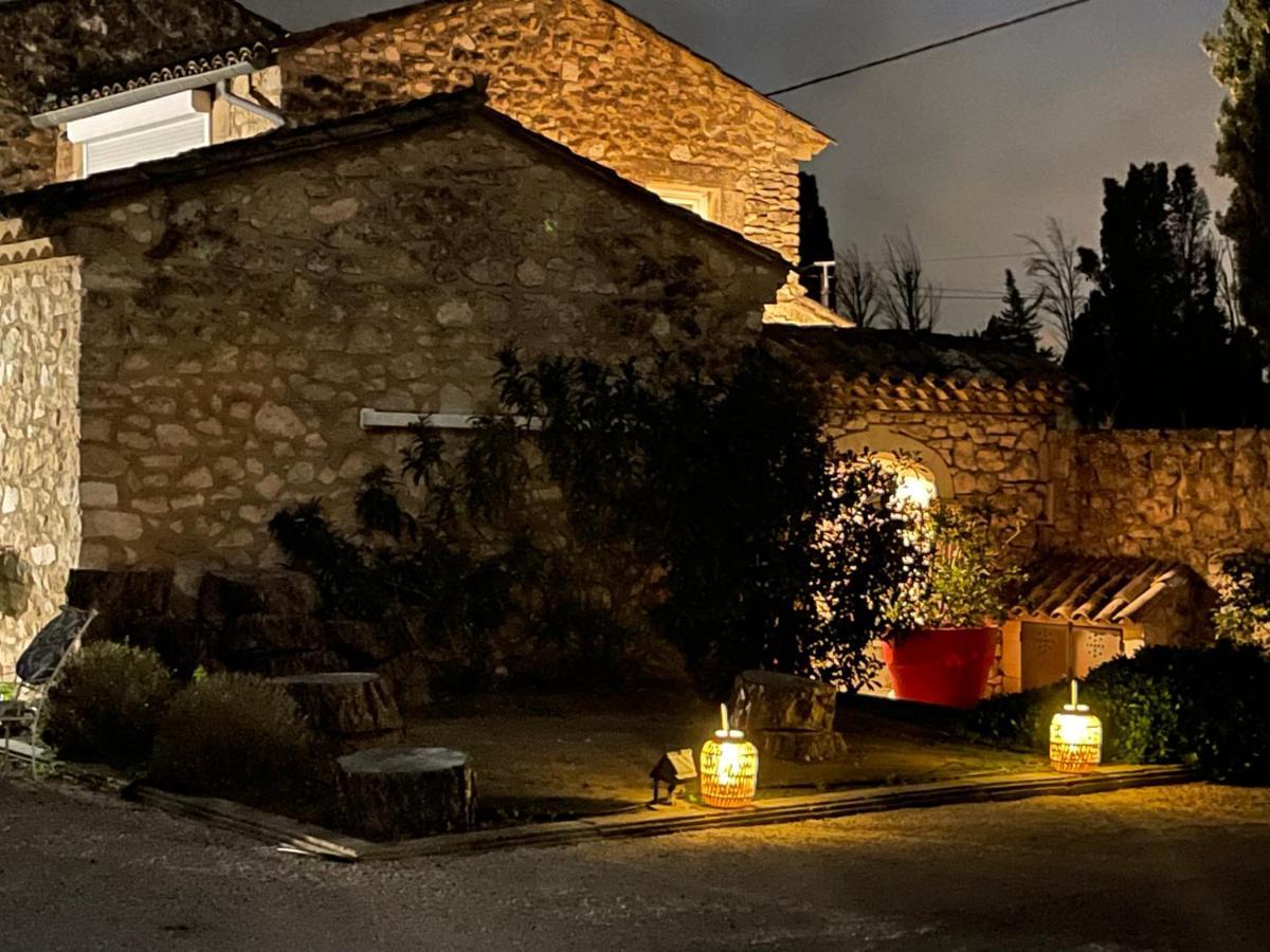 Bed and Breakfast Mas De La Butte Blanche Orgon Esterno foto