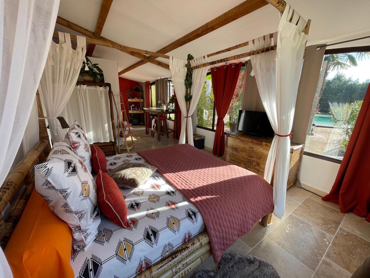 Bed and Breakfast Mas De La Butte Blanche Orgon Esterno foto