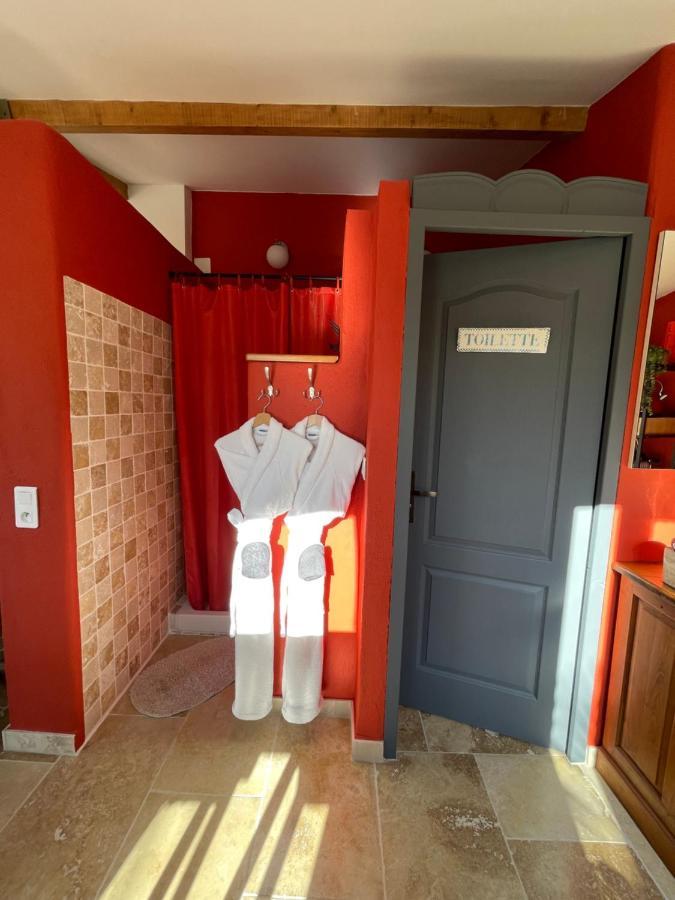 Bed and Breakfast Mas De La Butte Blanche Orgon Esterno foto