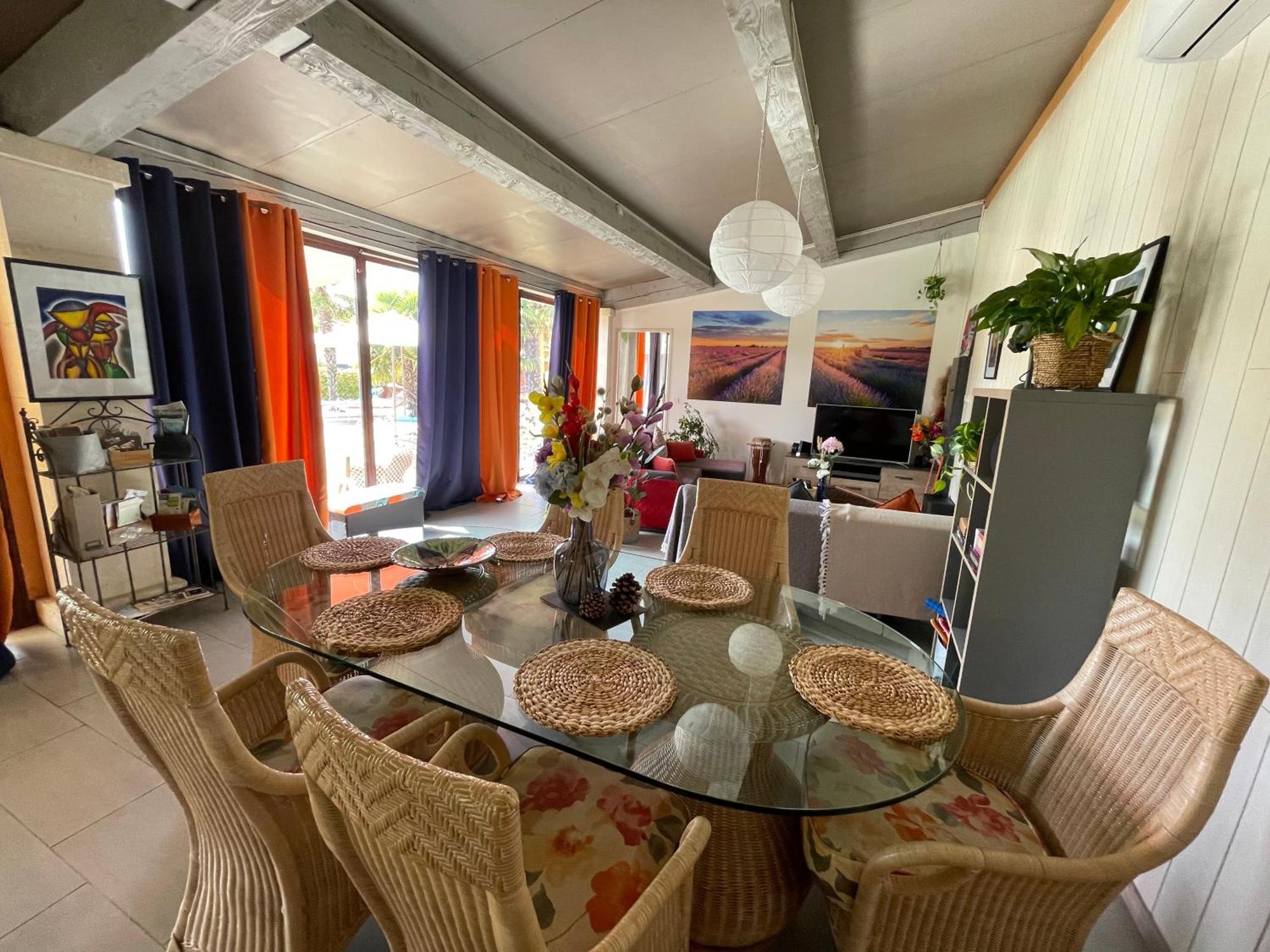 Bed and Breakfast Mas De La Butte Blanche Orgon Esterno foto
