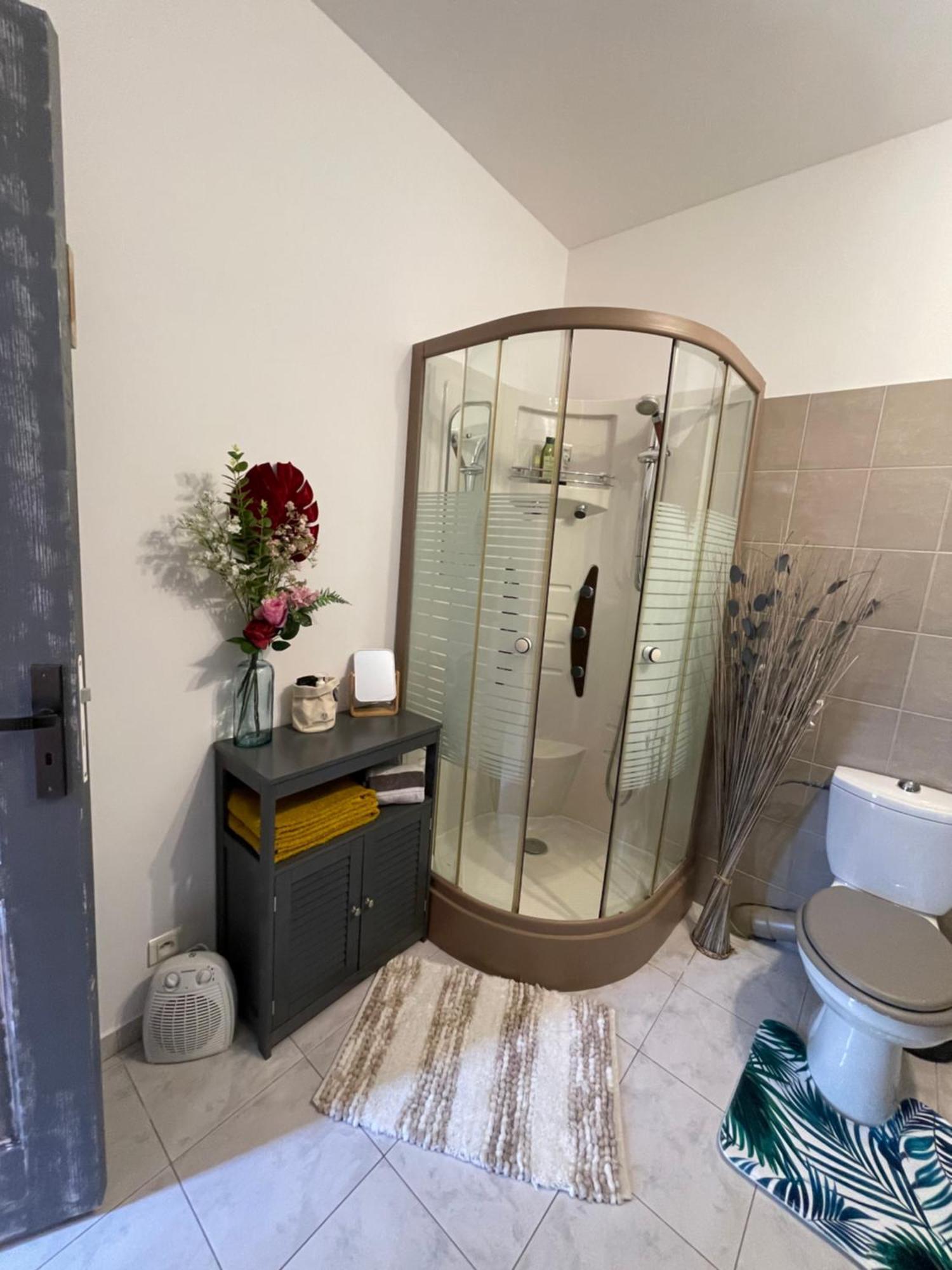 Bed and Breakfast Mas De La Butte Blanche Orgon Esterno foto