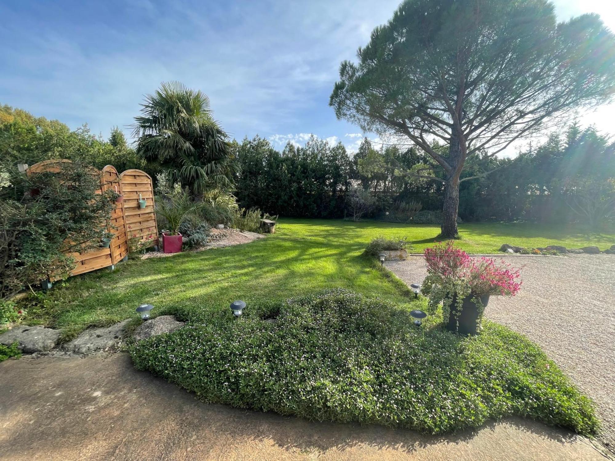 Bed and Breakfast Mas De La Butte Blanche Orgon Esterno foto